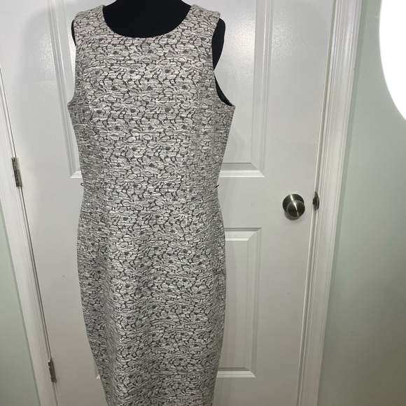 Whitehouse Blackmarket Elegant Gray Patterned Sleeveless Dress Size 14 CB-60 - Picture 1 of 9